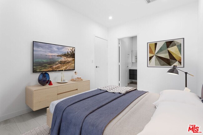 Building Photo - 1526 Armacost Ave