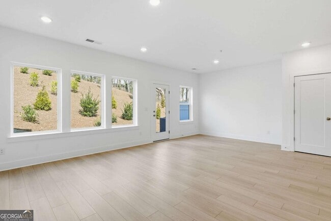 Building Photo - 187 Redbud Rd