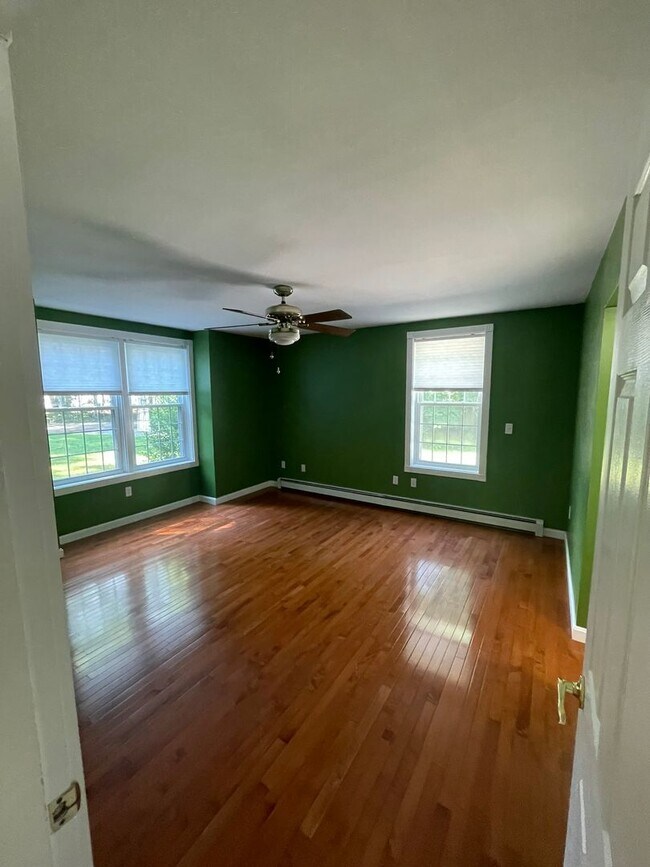 Building Photo - 3 Bed 2.5 Bath Home in Dover