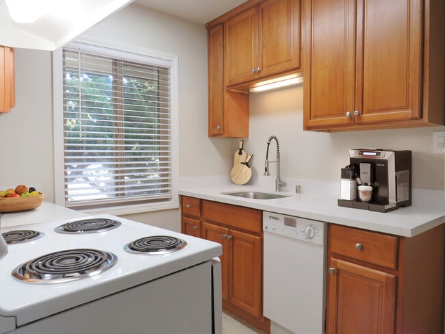 Building Photo - Hale Apartments