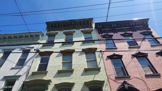 Building Photo - 11 Elm St