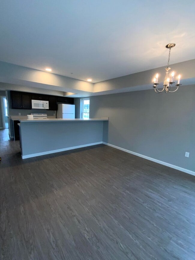 Building Photo - 200 Larkspur Ln