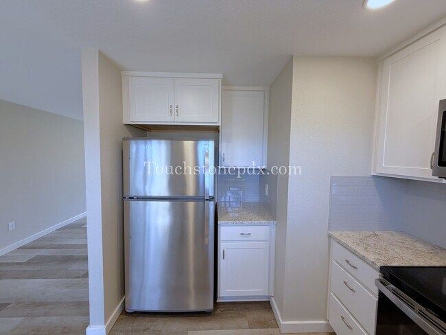 Building Photo - 119 SE Sweetbriar Ln