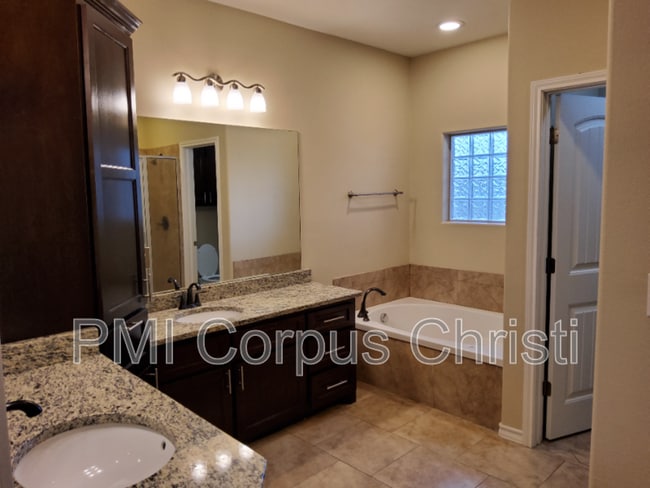 Building Photo - 4009 Cimarron Lake Dr