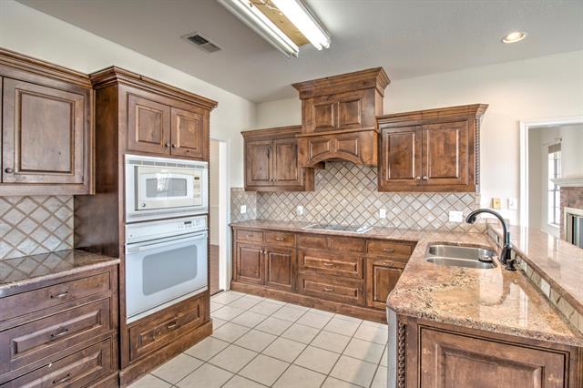 Building Photo - 1400 N St Charles Ave