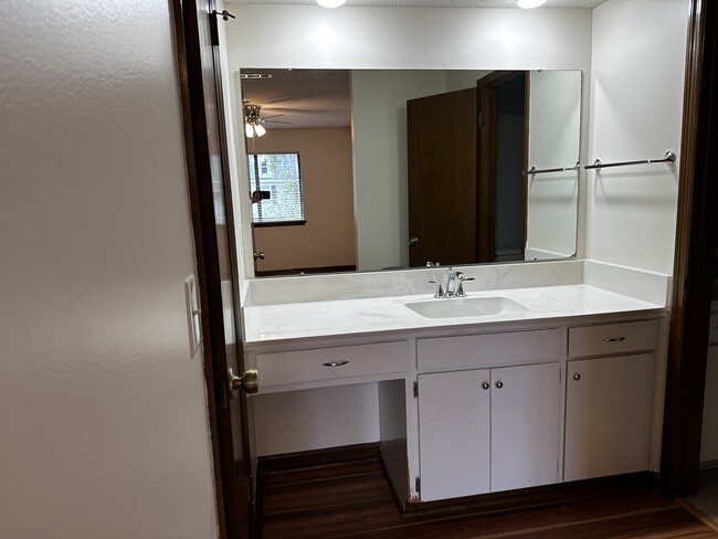 Master Vanity - 1412 Brockman Circle