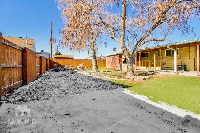 Building Photo - 381 Marquette Dr