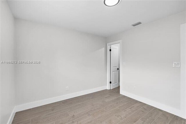 Building Photo - 4736 SW 136th Pl