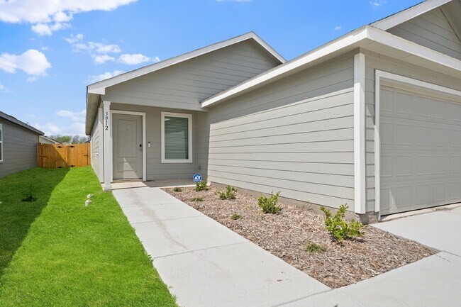 Building Photo - 3912 Pontchartrain Pkwy