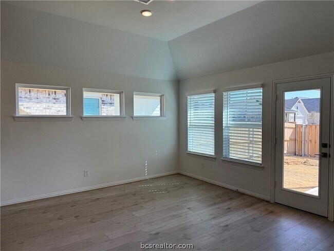 Building Photo - 6222 Greenville Dr