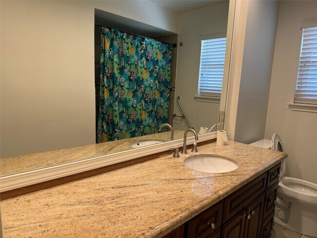 Building Photo - 2914 Shadowdale Dr