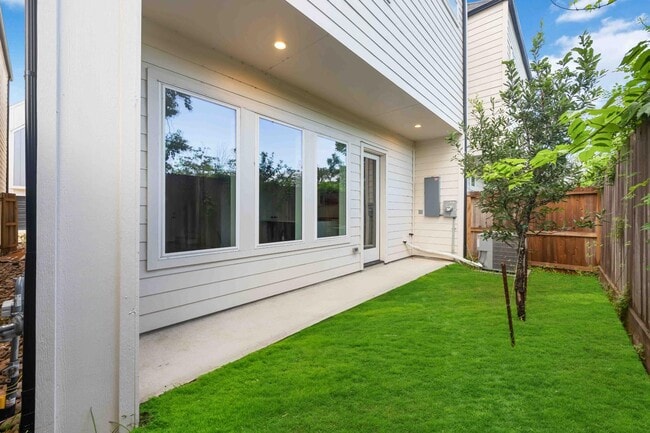 Building Photo - 6116 De Campo St