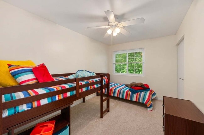 Building Photo - 453 Village Creek Dr