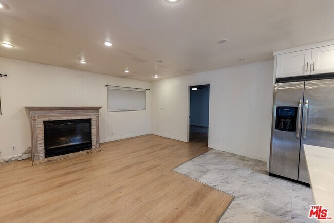 Building Photo - 837 Sunset Ave