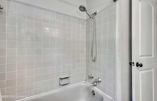 Building Photo - 823 Dunton Rd