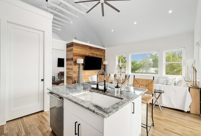 Building Photo - 45 Pine Knoll