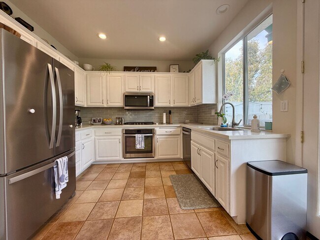 Building Photo - Spectacular Home in the Heart of Encinitas