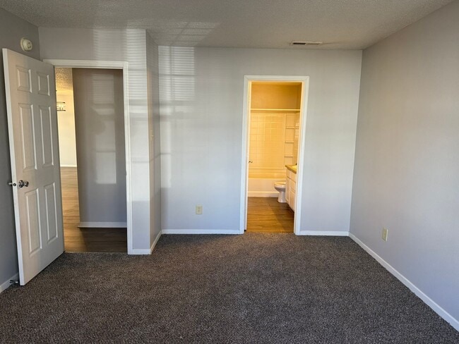 Building Photo - Southside 3/2 home with attached 2 car garage