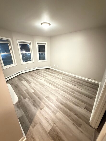 Building Photo - 406 N Broadway