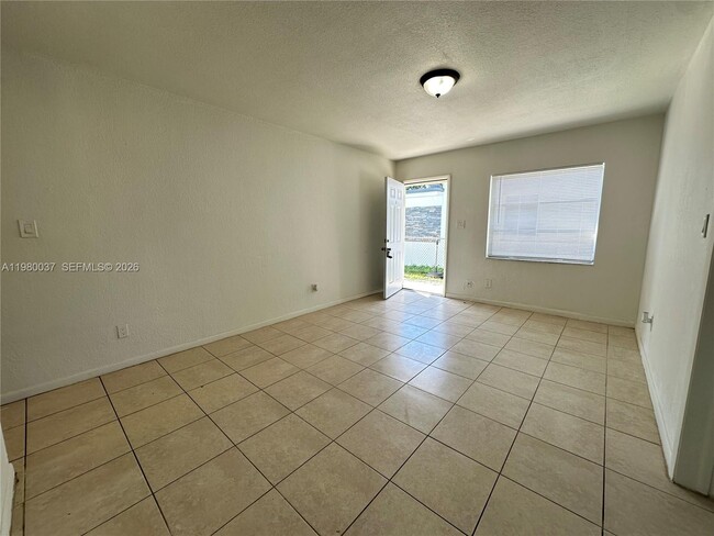 Building Photo - 148 NW 14th Way