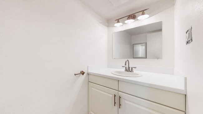 Building Photo - 1355 N Gaylord St