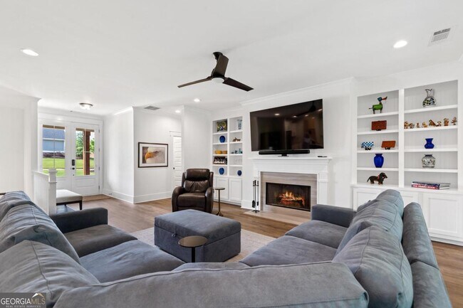 Building Photo - 1100 Hidden Hills Cir
