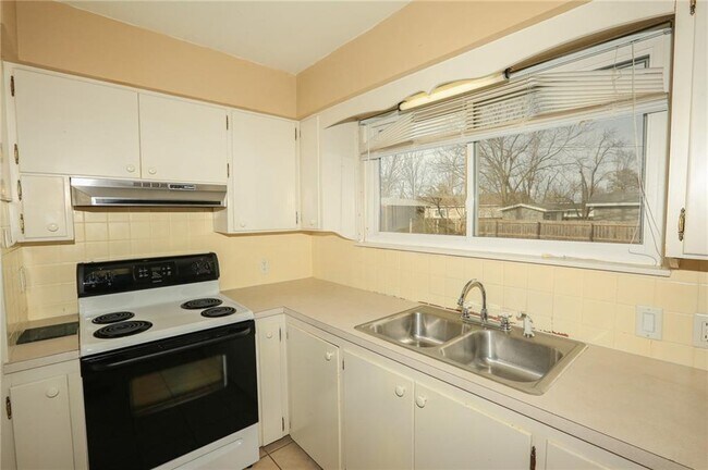 Building Photo - 804 NW 8 St