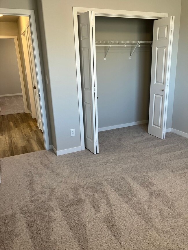 Building Photo - 4 Bed 3 Bath Single Family Home