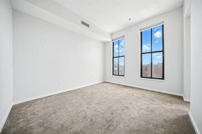 Building Photo - 567 Tremont St