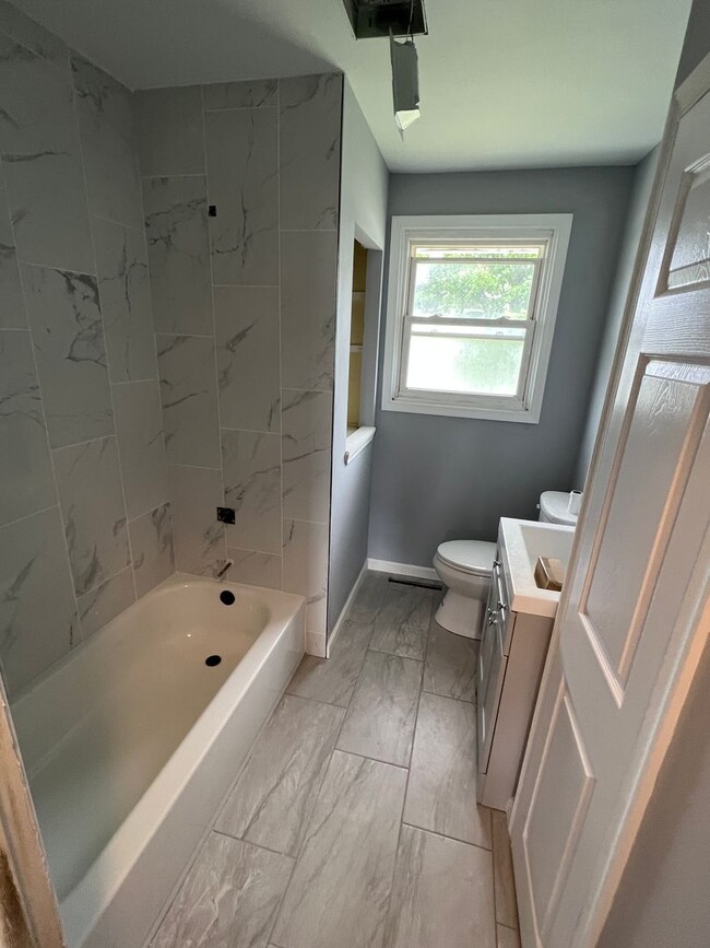 Building Photo - Bensalem 3 bedroom 1 bath + Basement near ...