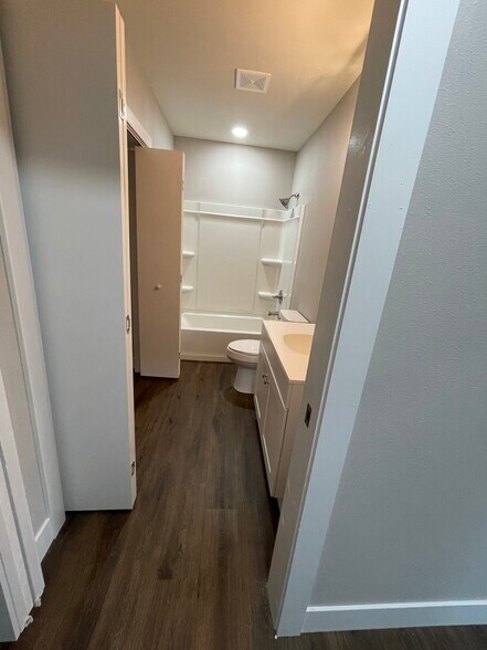 Full Bath - 111 Main St