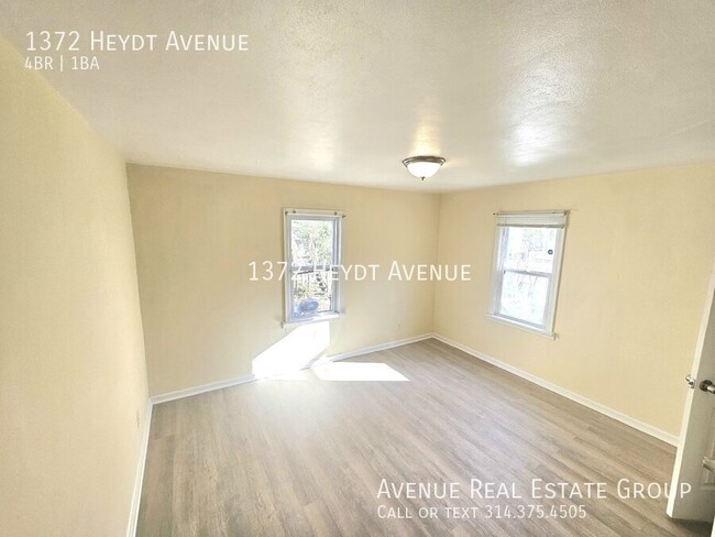 Building Photo - Charming 2-Bedroom Gem on Heydt Avenue wit...