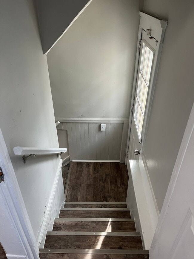 Building Photo - 5 bedroom/1 bath, Old Brooklyn