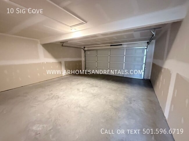 Building Photo - 10 Sig Cove