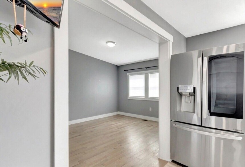 Building Photo - 10 Oak St