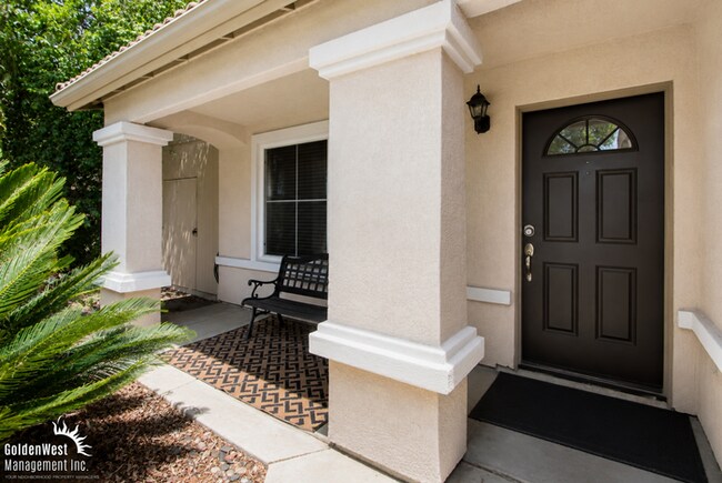 Building Photo - Bright & Spacious 4Bdm and 3Ba Home in Escondido!
