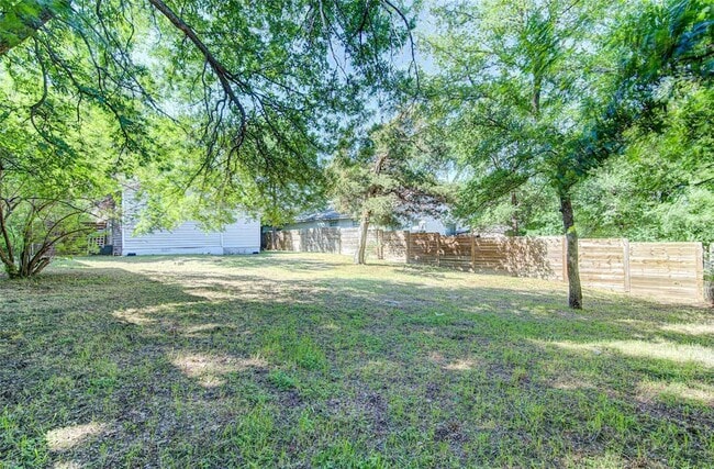 Primary Photo - 2910 E 12th St