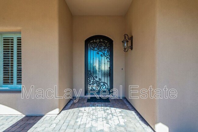 Building Photo - 2720 E Jade Pl