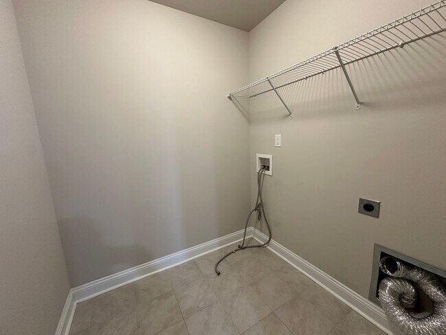 Building Photo - 5233 Debut Ave
