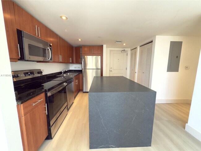 Building Photo - 111 E Flagler St