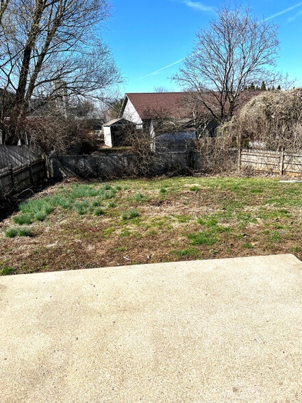 Building Photo - 122 Detchon Ct