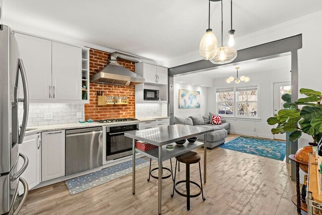 Building Photo - 284 6th St