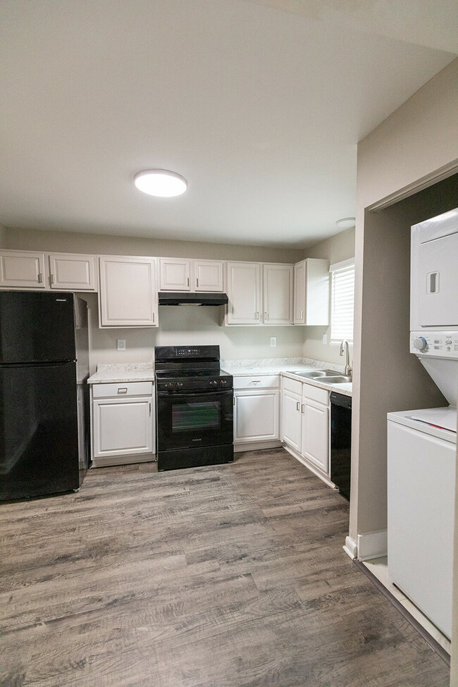 Kitchen - Hillcrest Townhomes