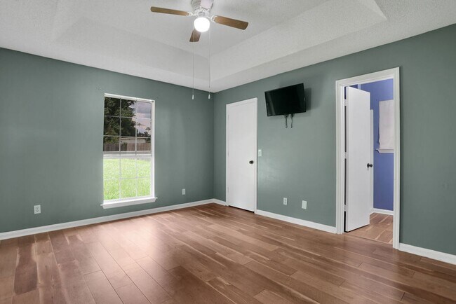 Building Photo - 3 Bed 2 Bath In Richmond Hill