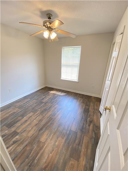 Building Photo - 1007 Towne Pk E Dr