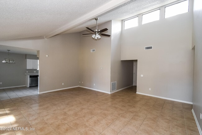 Building Photo - 4385 Queensway Dr