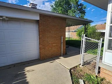 Building Photo - 329 Mont Royal Dr