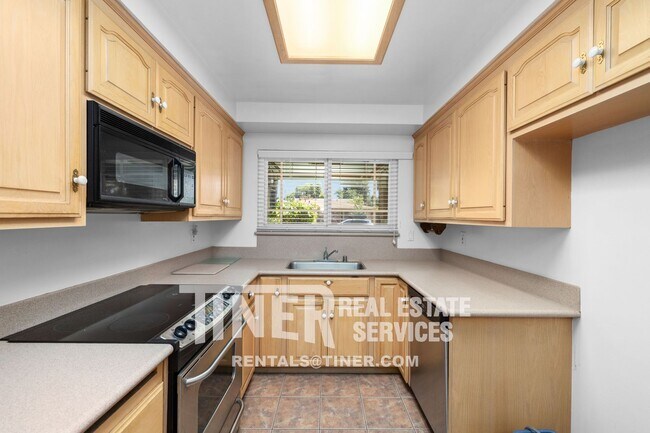Building Photo - 4935 Kurz Cir