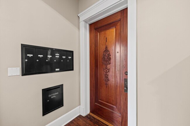 Building Photo - 1116 Poplar Ave