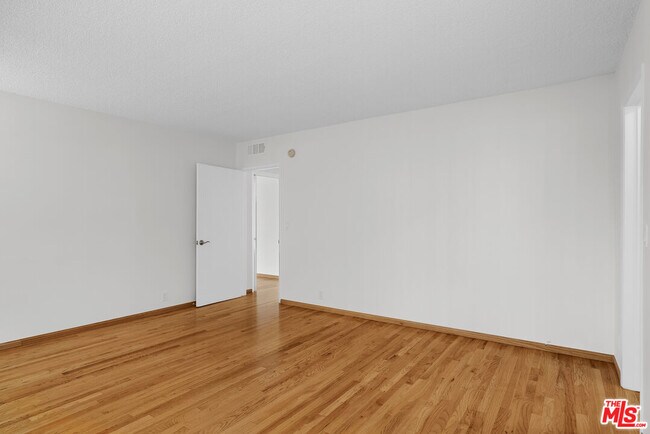 Building Photo - 824 S Shenandoah St